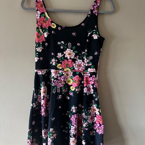 H&M size 8 - Picture 2 of 2